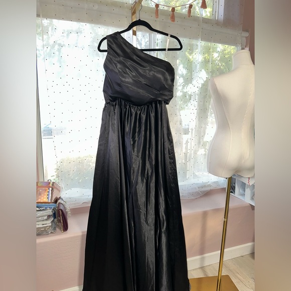 NWOT Elegant Black One-Shoulder Dress - Picture 1 of 6